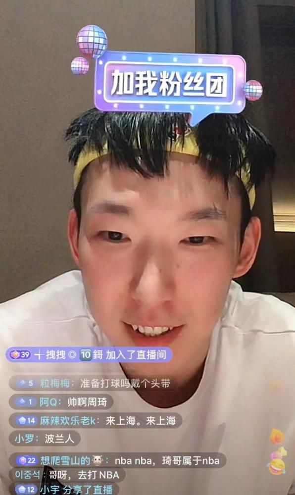 我们在上半场的防守做得并不出色，所以我们在中场表现得有些吃紧，所以我们后来改变了球员的位置，我认为我们在那个时候需要一些宽度。